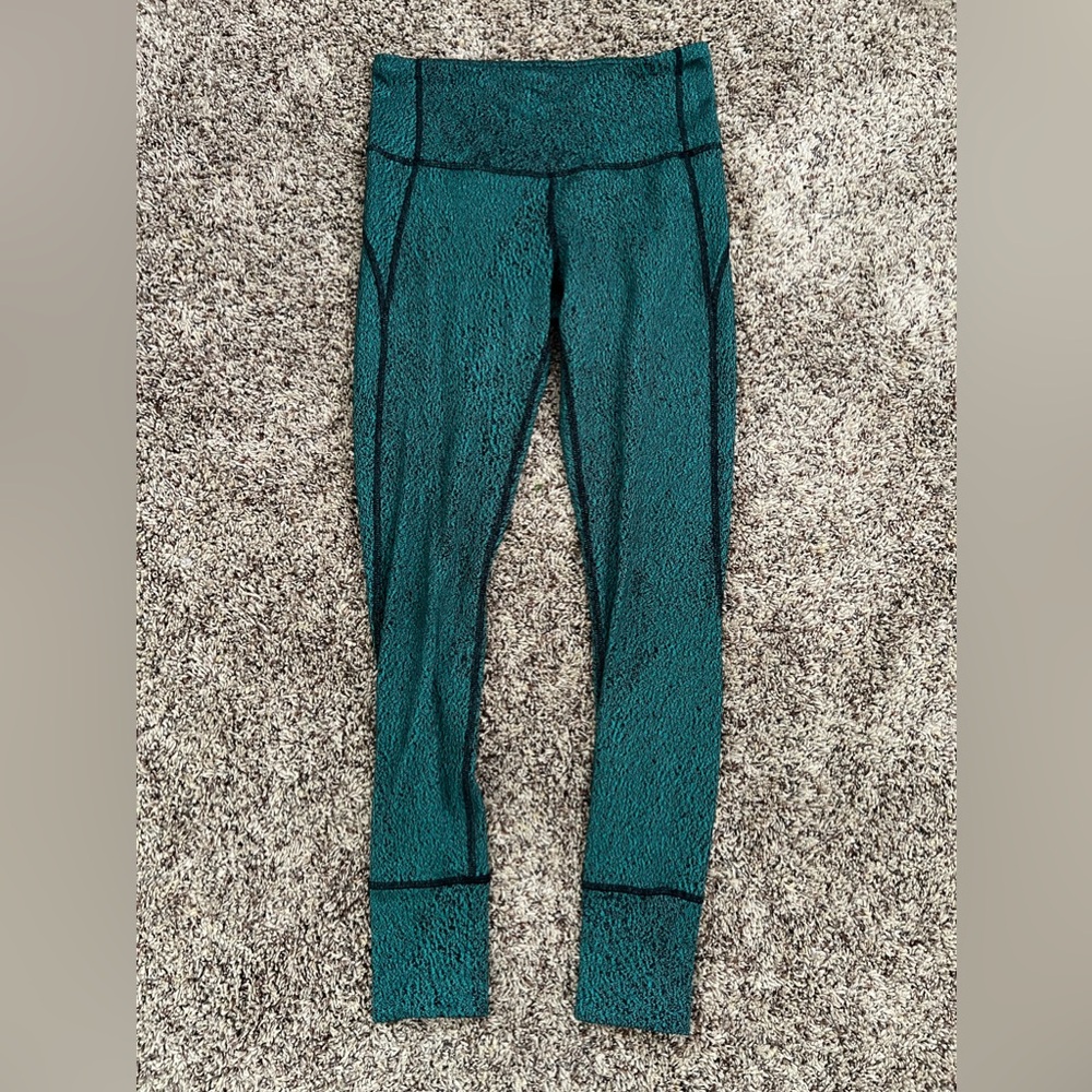 Lululemon green patterned size 6 leggings